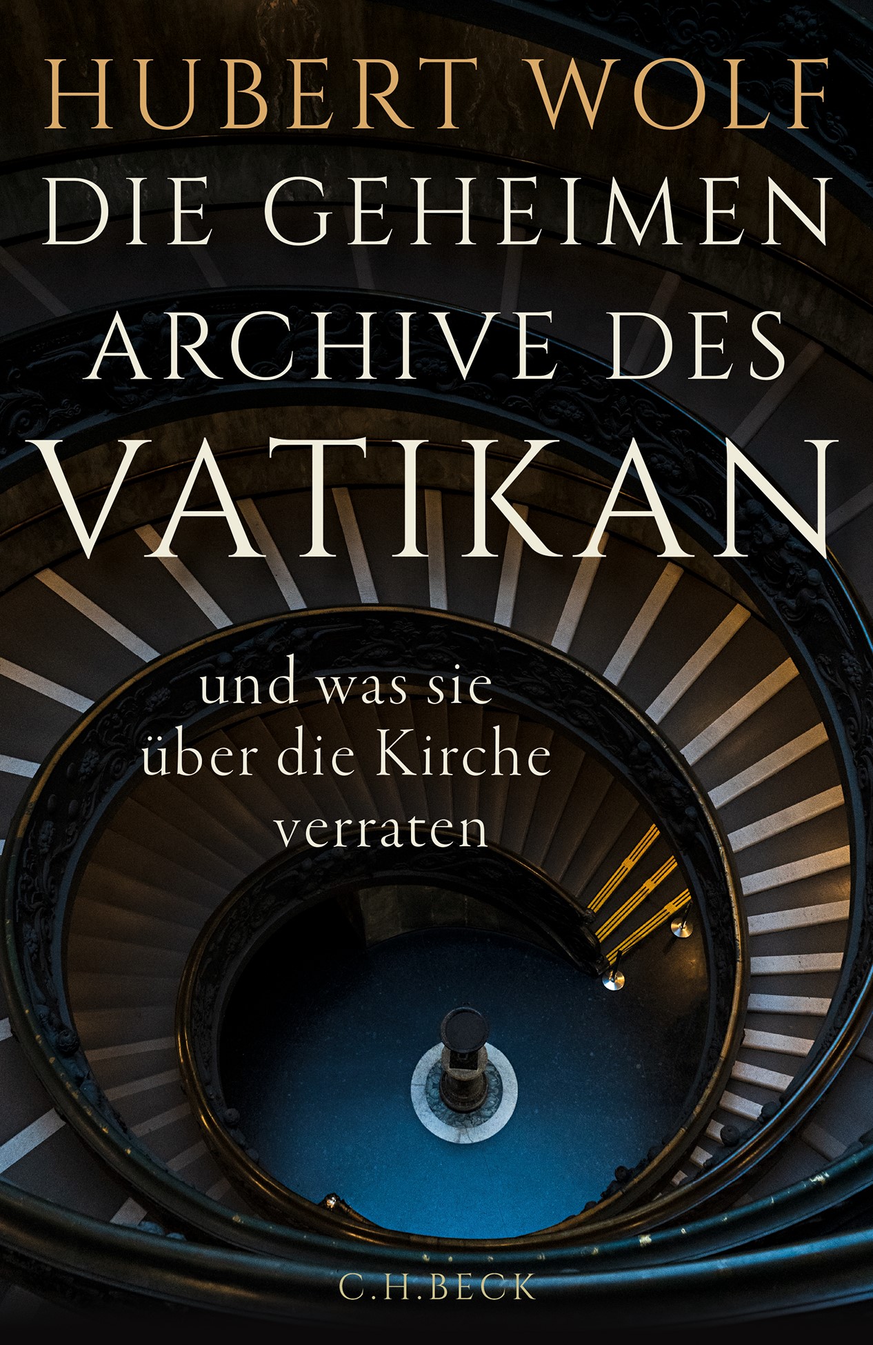 <p style="text-align: center;"><br>85 Kilometer Akten aus über tausend Jahren: Die Vatikanischen Archive sind die größten und ältesten der Welt. Vieles ist unzugänglich. Niemand darf frei herumstöbern. Hubert Wolf zeigt in seinem fesselnden Buch, wie man hier mit detektivischem Spürsinn Entdeckungen machen kann, die hinter die Kulissen von Tradition und Unfehlbarkeit blicken lassen.